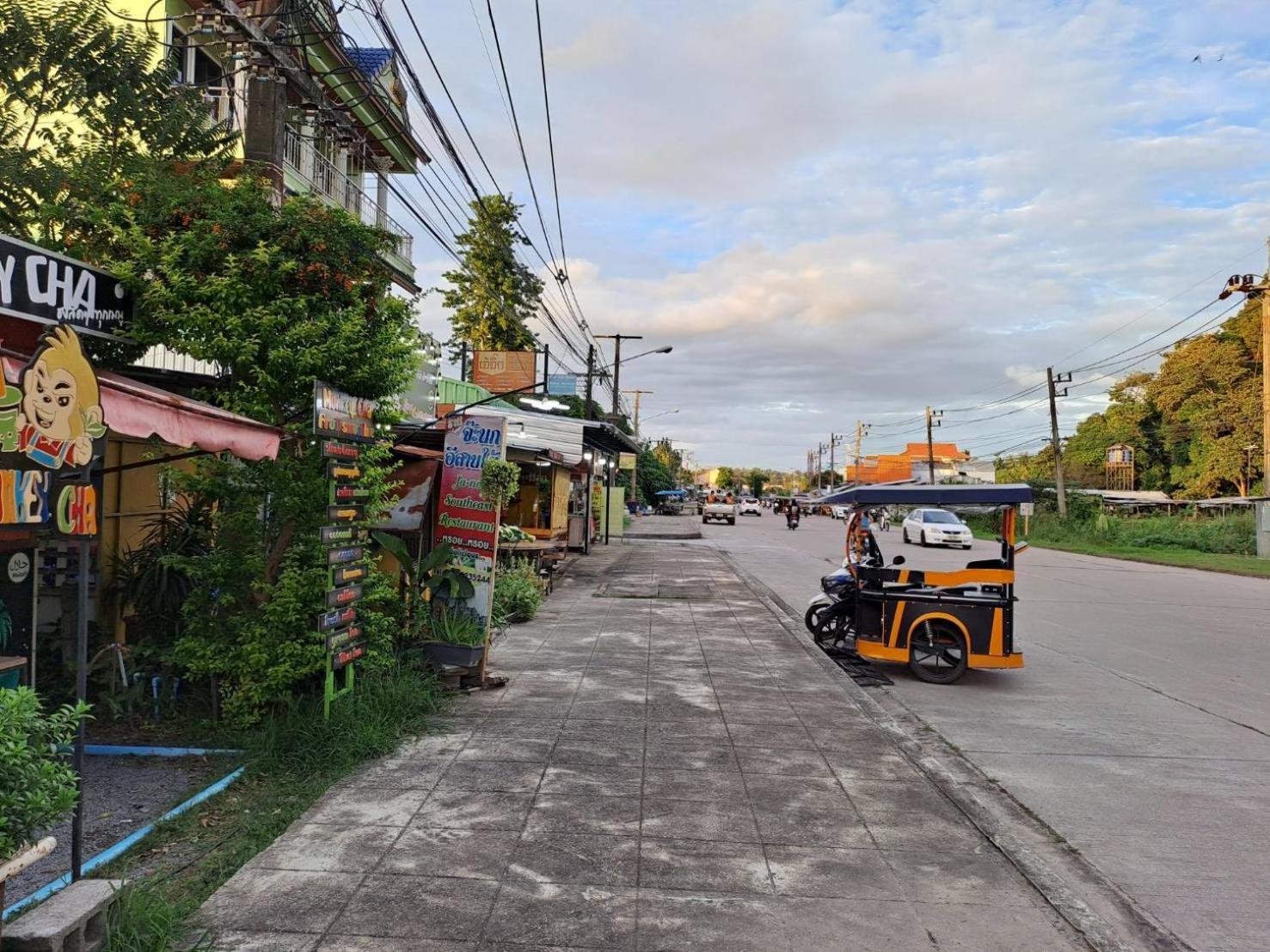 Wake Up @Lanta Hotel : Cafe Koh Lanta Exterior photo