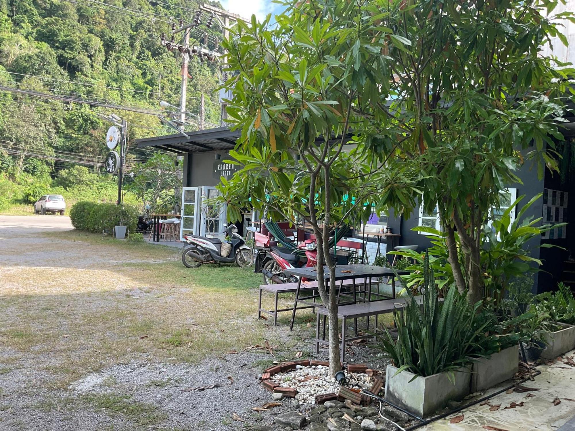 Wake Up @Lanta Hotel : Cafe Koh Lanta Exterior photo