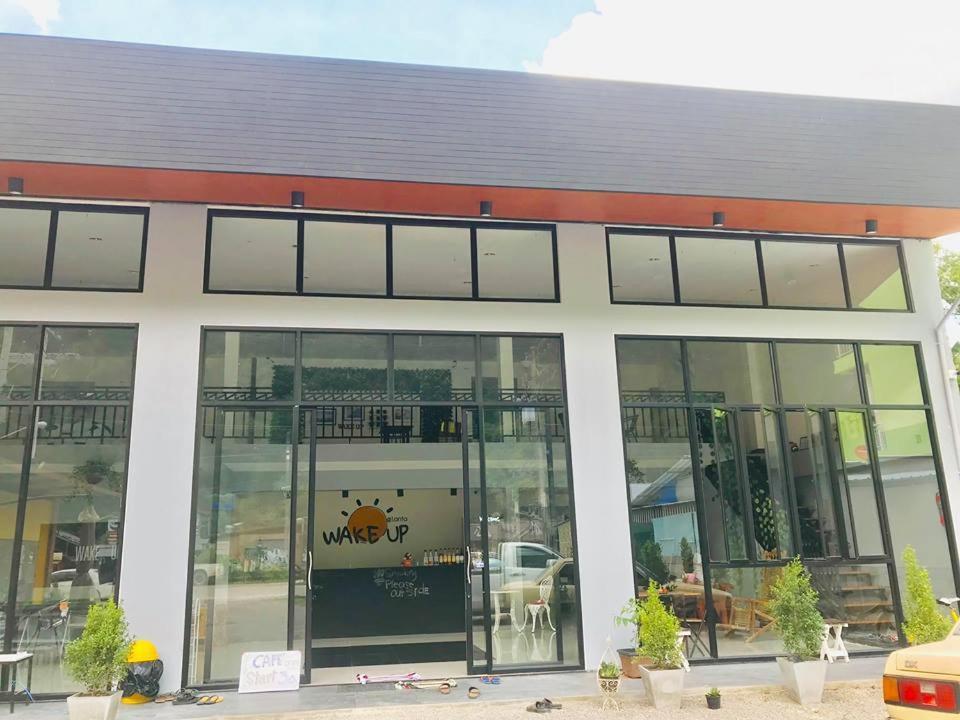 Wake Up @Lanta Hotel : Cafe Koh Lanta Exterior photo